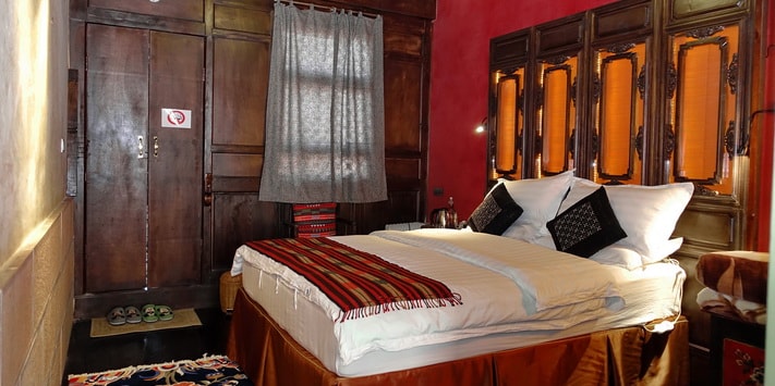 shaxi-hotels-old-theatre-inn-guestroom.